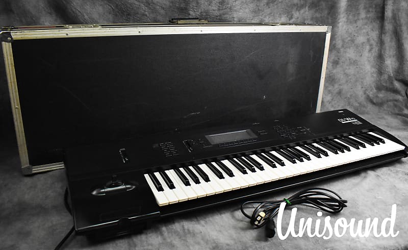 Korg 01/W FD Music Workstation Synthesizer in Very Good Condition W/ Hard case image 1