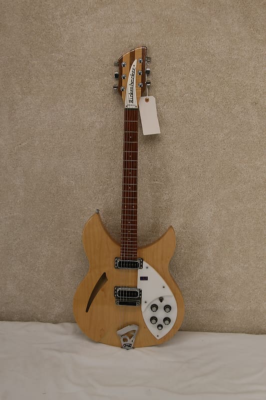 Rickenbacker 330 (1990 - 2011)