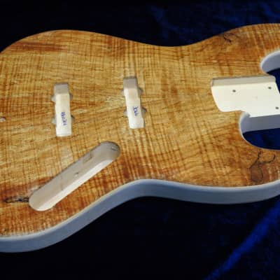 Flamed Spalted Maple Top/ Basswood Jazz J-BASS Style Body Flamed Spalted Maple Top/ Basswood Jazz J-BASS Style Body