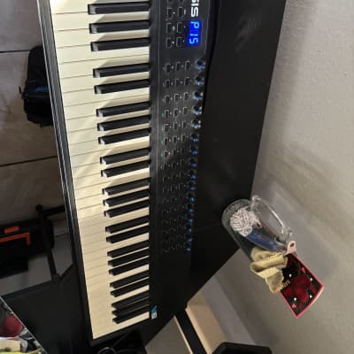 Alesis VI61 USB MIDI Keyboard / Pad Controller 2010s - Black