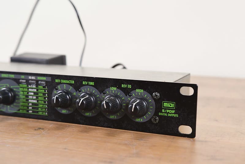 Zoom RFX-2000 Digital Reverb & Multi Effects Unit | Reverb Czechia