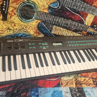 Yamaha DX21 Synthesizer Keyboard Synth DX 21