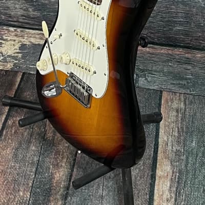 Used Fender 2006 Left Handed USA 60th Anniversary Stratocaster with Case - Sunburst imagen 3