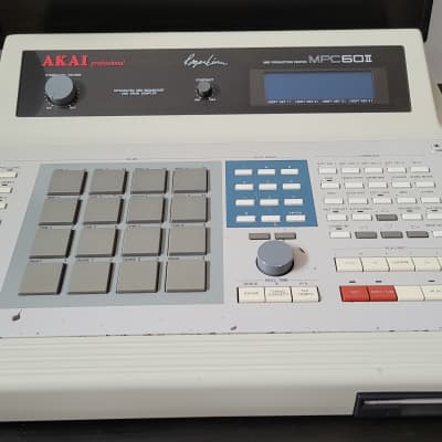 Akai MPC60 II / MK2 - Vintage Sampler - MIDI Sequencer - Drum Machine
