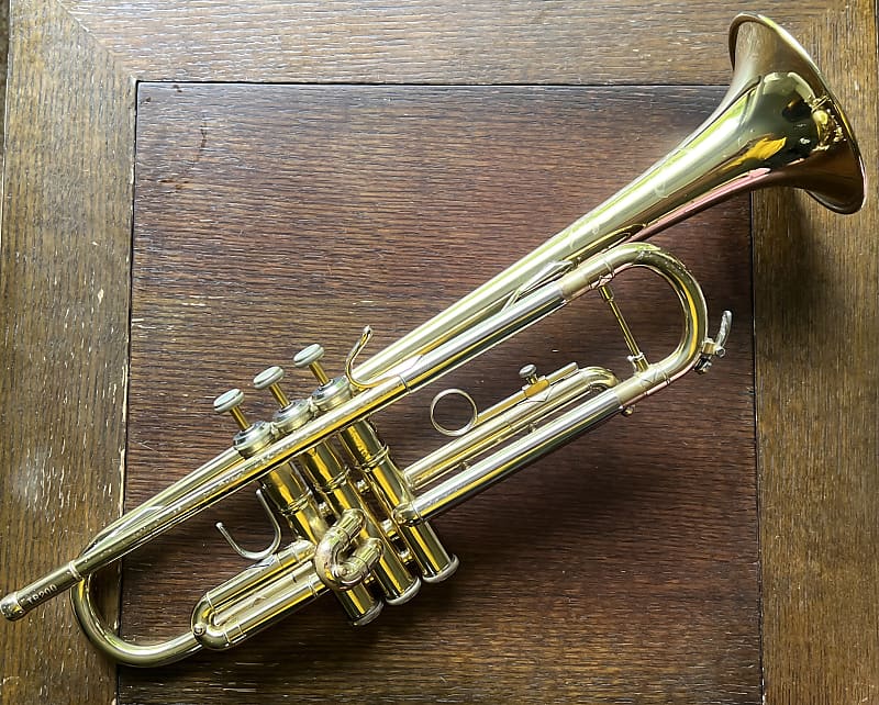 Bach TR200 Bb Trumpet Lacquered Brass Reverb