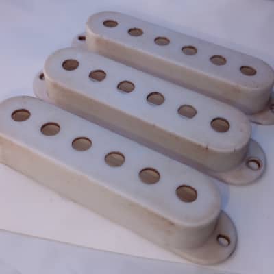 Fender USA Custom Shop '60 Relic Pickup Covers ( Off White) for sale