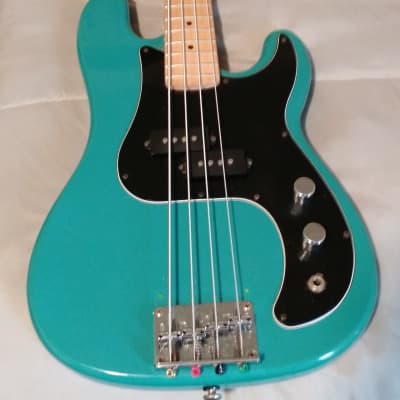 Short Scale P Bass - Teal image 4