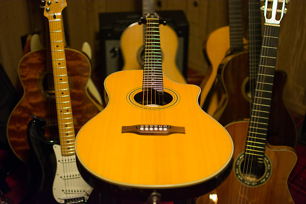 Line 6 variax 700 acoustic shop guitar