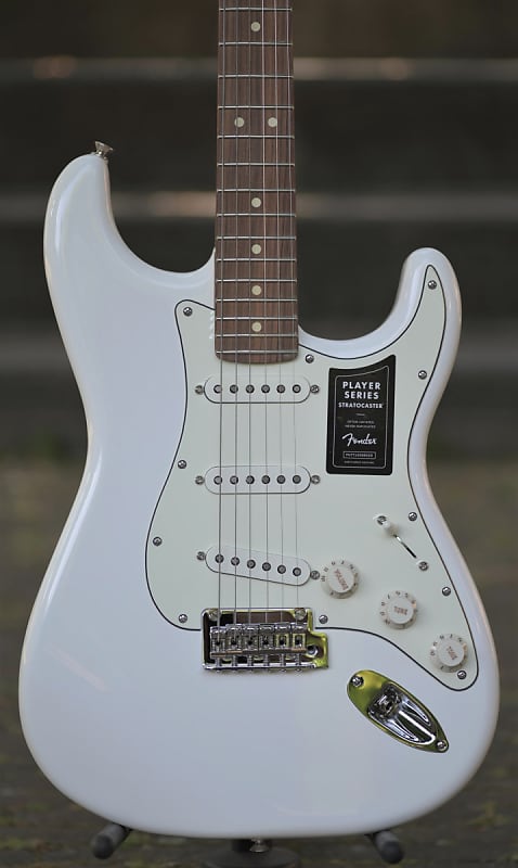 Fender Player Stratocaster PF - Polar White | Reverb