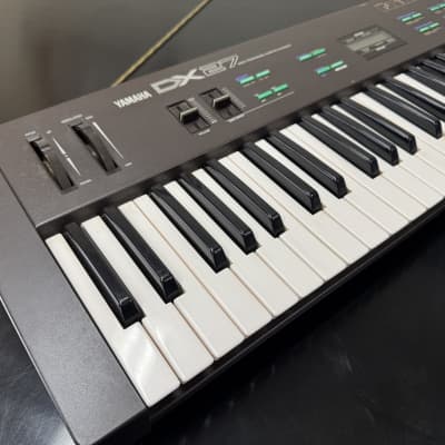 Yamaha DX27 Programmable Algorithm Synthesizer