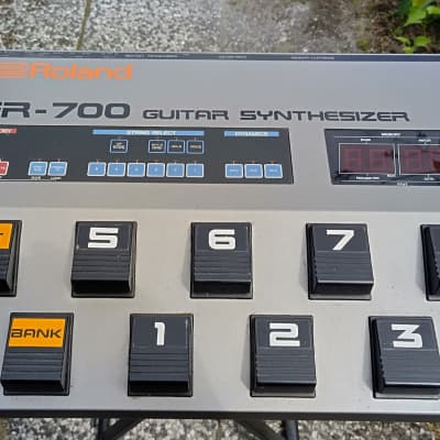 Roland GR-700 guitar synthesizer