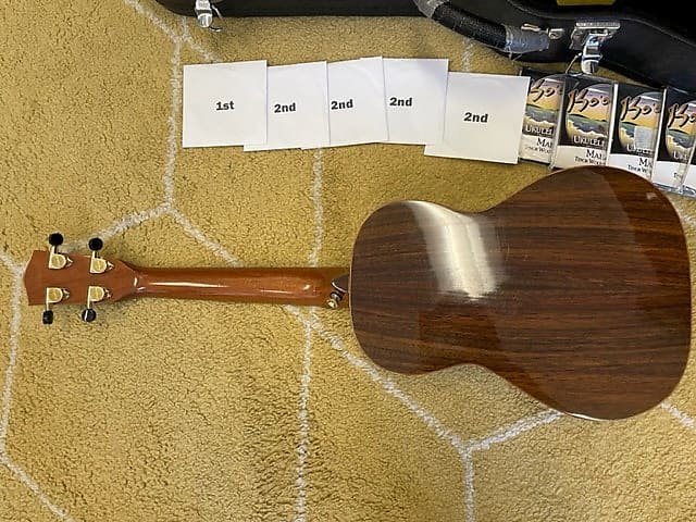 The Ukulele Site | Pono Pro Classic Spruce/Rosewood Baritone