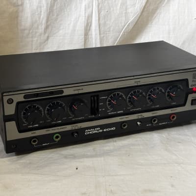 Roland DC-30 Analog Chorus Echo Vintage Guitar Effect Box MN3005 chip