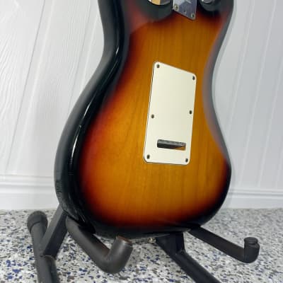 Fender American Standard Stratocaster 1998-2000 - 3-Colour Sunburst image 6