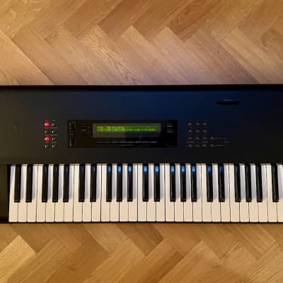 Korg M1 61-Key Synth Music Workstation 1990s - Black