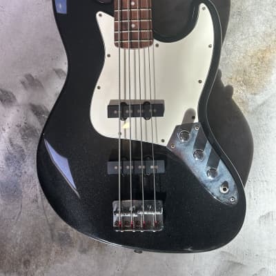 Fender Squier Jazz Bass 2002-2005 - Black. Soft case included for sale