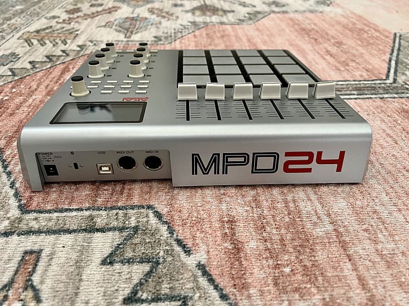 Akai MPD 24 outlet USB/MIDI PAD Control Unit