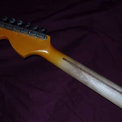 21 fret 1970s Relic vintage C shaped Stratocaster Allparts Fender Licensed vintage maple neck image 4