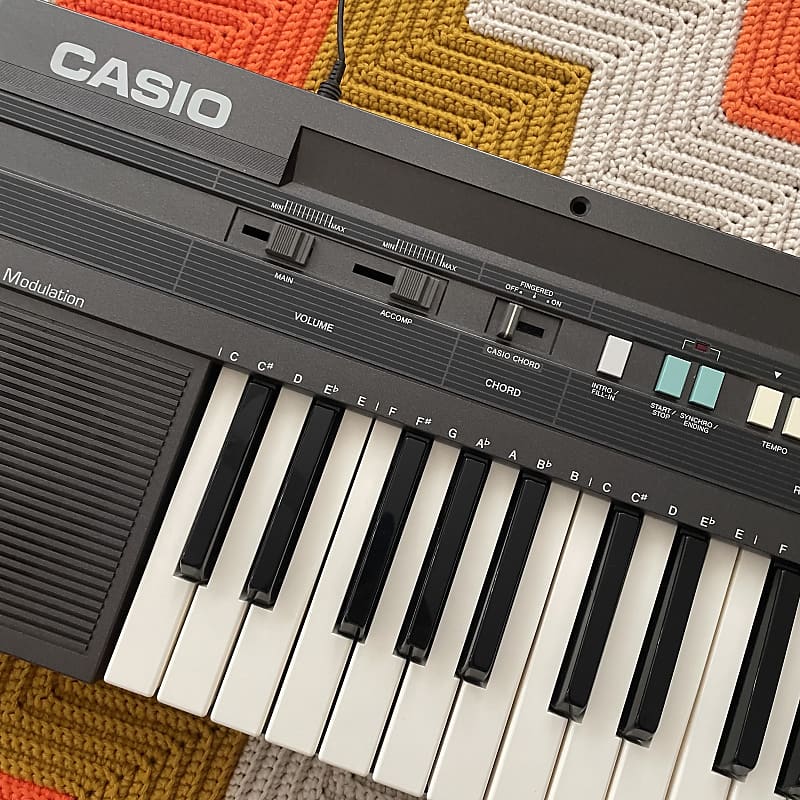 Casio Keyboard Synth - 1980’s Made in Japan 🇯🇵 - Killer 80’s M83 Tones! -  Mint Condition! - Nice Onboard Drums! -