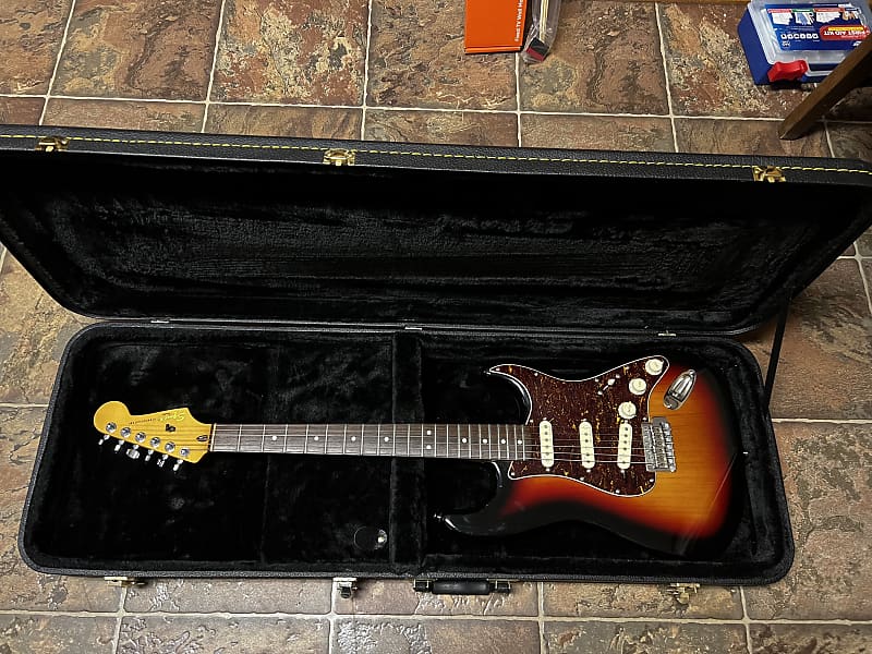 Customized Squier Classic Vibe '60s Stratocaster 2019 - Present - 3-Color Sunburst - S1 Switch, Fender Noiseless Pickups, Locking Tuners image 1