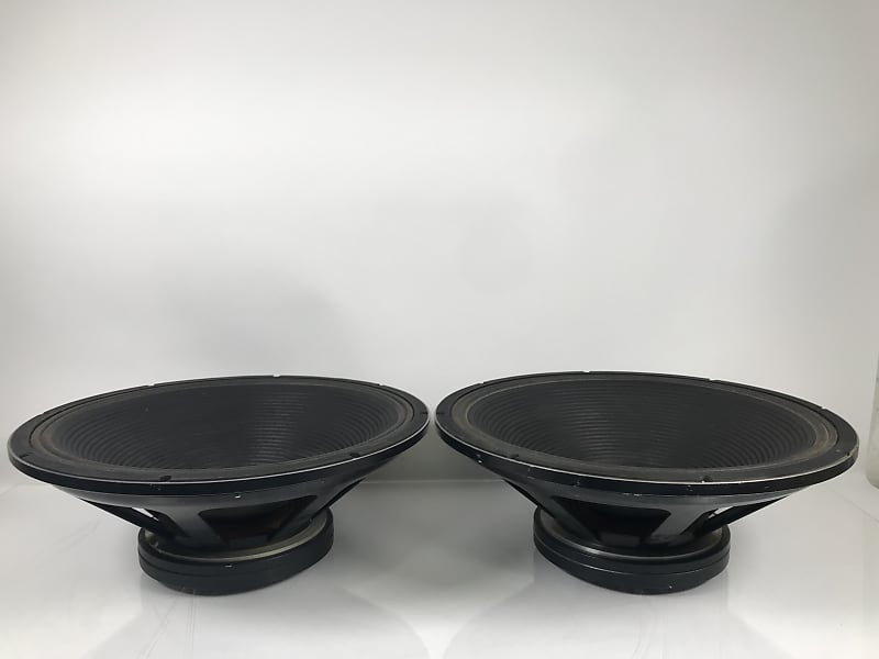 (2) McCauley 18" B18408 Bass Subwoofers Woofers PA Bass Reverb