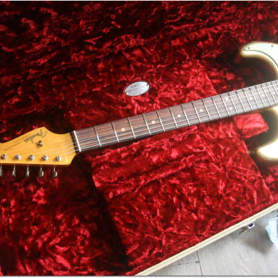 Fender "Custom Shop 1963 Stratocaster Journeyman Heavy Relic Relic in Aztec Gold" 3, 50 kilograms image 12