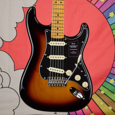 Fender VINTERA® II '70S STRATOCASTER®Maple Fingerboard, 3-Color Sunburst image 1