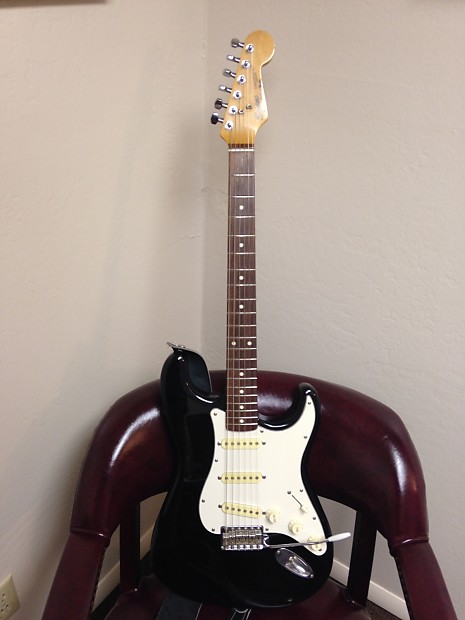 ■Squier Fender Stratocaster E SERIES Fender Squier E Series System 1 Stratocaster (review honest