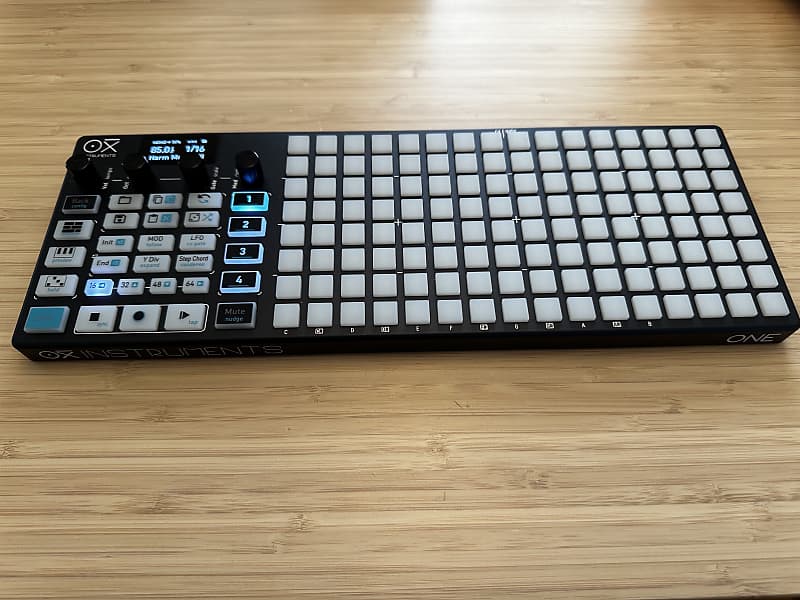 「美品」 OXI Instruments | OXI ONE シルバー OXI One MIDI / CV Sequencer (Silver Edition) - Perfect Circuit