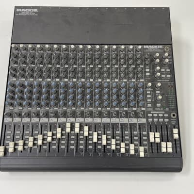 Mackie CR1604-VLZ Pro 16-Channel Mic / Line Mixer