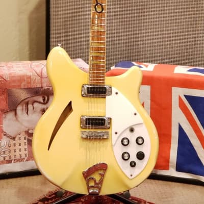 Rickenbacker 360 1982 - White w/paisley option included fab patina for sale