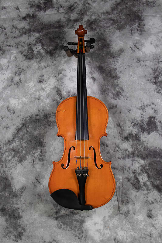 Cherry deals wood violin