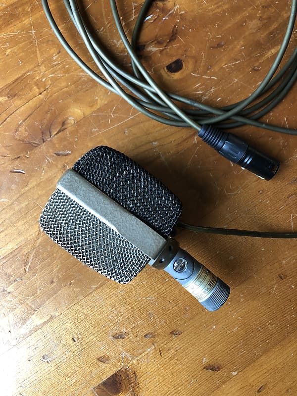 AKG D12 Cardioid Dynamic Microphone | Reverb