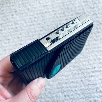 [RARE] Sony WM F100 Walkman Cassette Player, Near Mint Silver ! Working ! image 10