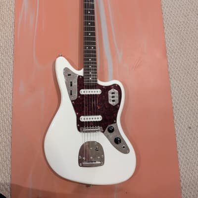 Yamaha Shouter SH-01 strat white with matching headstock