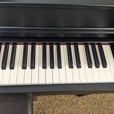 Yamaha CLP-635 Clavinova 88-Key Digital Piano