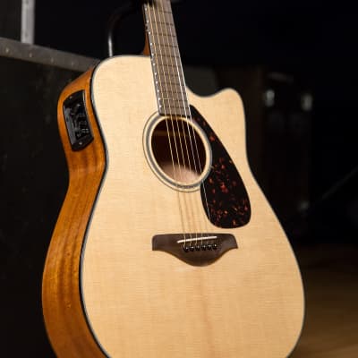 Yamaha FGX800C Acoustic-Electric Guitar - Natural image 7