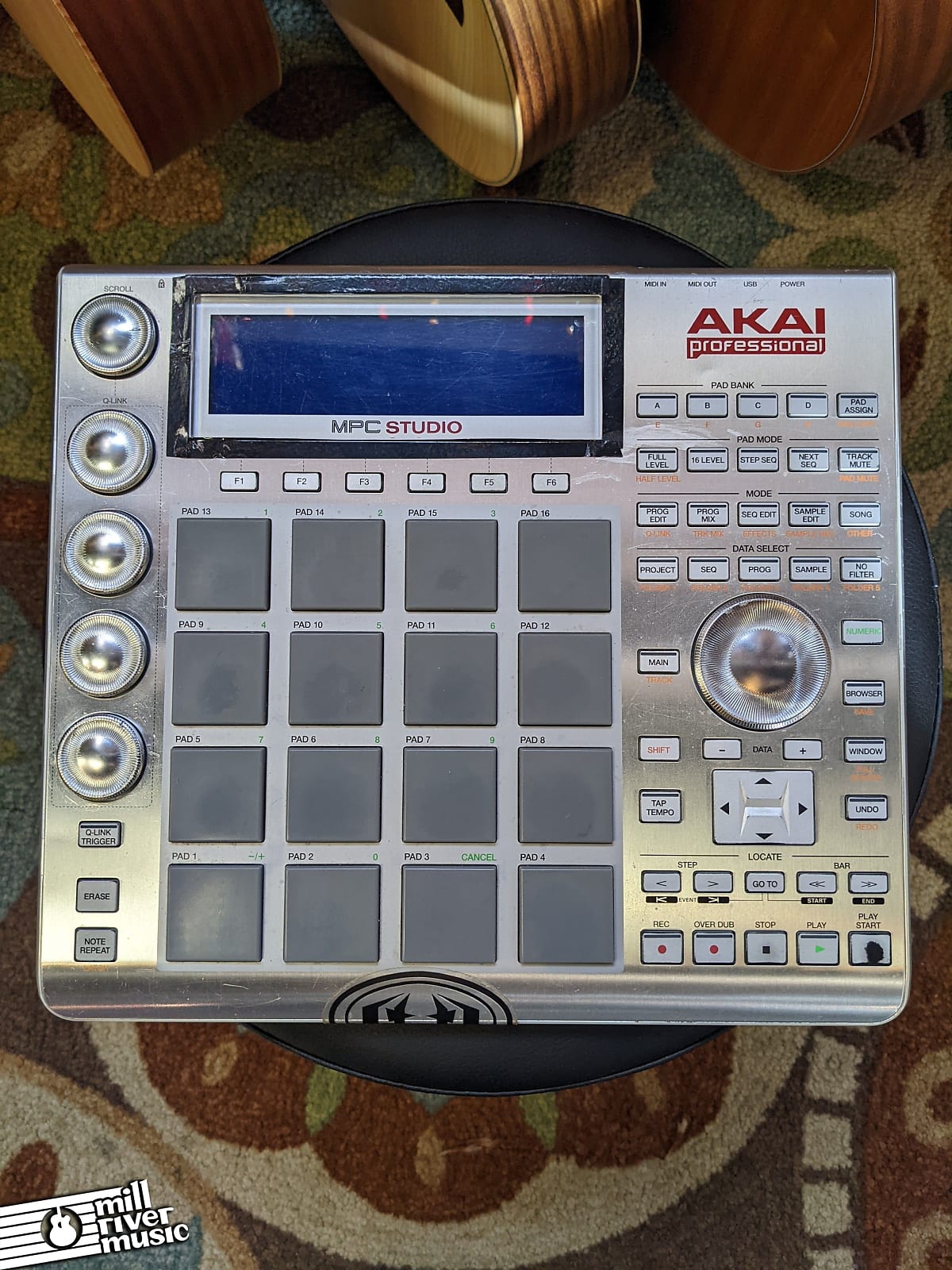 Akai MPC Studio Music Production Controller V1 Silver