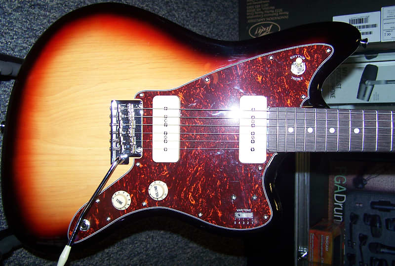 Tagima TW-61 Sunburst  Offset body electric guitar with Fender Tweed gig bag image 1