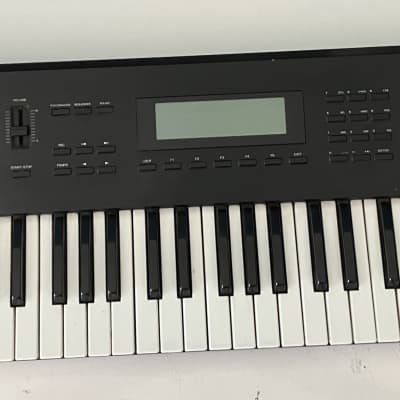 Roland W-30 61-Key Sampling Music Workstation 1989 - 1992 - Black