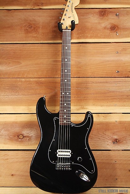 Tom delonge discount black strat
