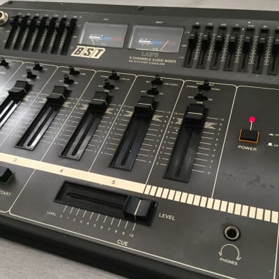 La Boite Noire du Musicien - Model 1.4 : une table de mixage analogique  pour DJ