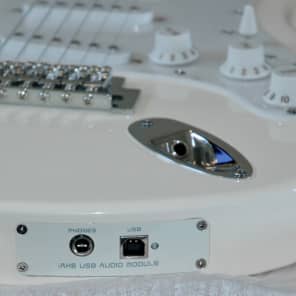 【Behringer】USB Guitar iAXE 624 Centari Behringer iAXE624 - Centari USB Electric Guitar (Cream)