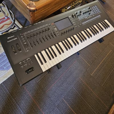 Roland Fantom 6 61 Key Workstation Keyboard