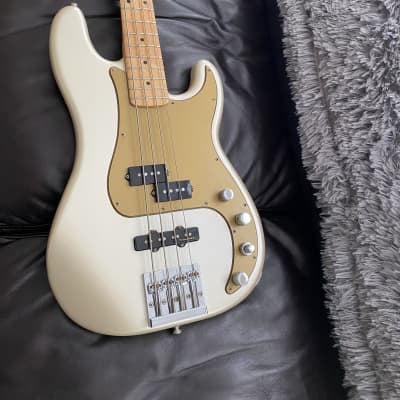 FENDER DELUXE P-BASS SPECIAL (MEXICAN MODELS) bass guitars