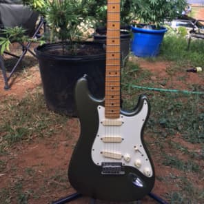 Fender Stratocaster plus 1989 Rare metallic green image 3