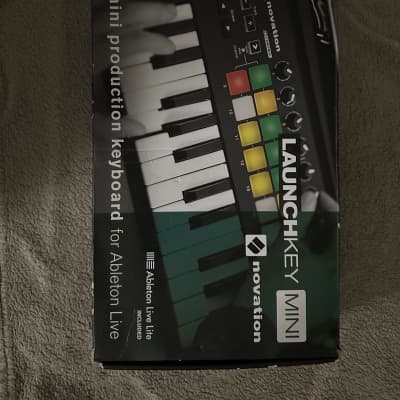 Novation Launchkey Mini MKII MIDI Keyboard Controller 2015 - 2019 - Black