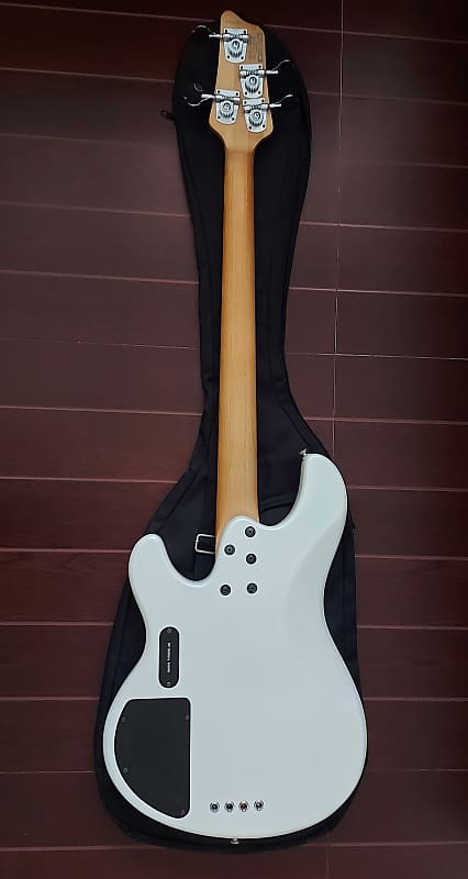 Ibanez アイバニーズ ATK300RM エレキベース ホワイト IBANEZ/アイバニーズ】 エレキべース ATK300RM 買取入荷！！！｜2021年