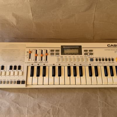 Casio PT-30 White 31-Key Mini Synthesizer Very Good Condition