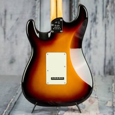 Fender American Ultra Stratocaster, Rosewood Fingerboard, Ultraburst *Demo Model* image 3